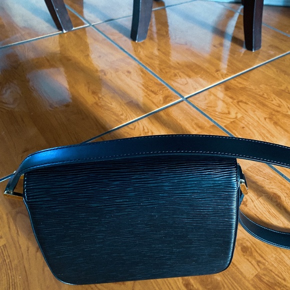 1999 Pre-Owned LV Black EPI Leather Buci Shoulder Bag - Picture 2 of 11